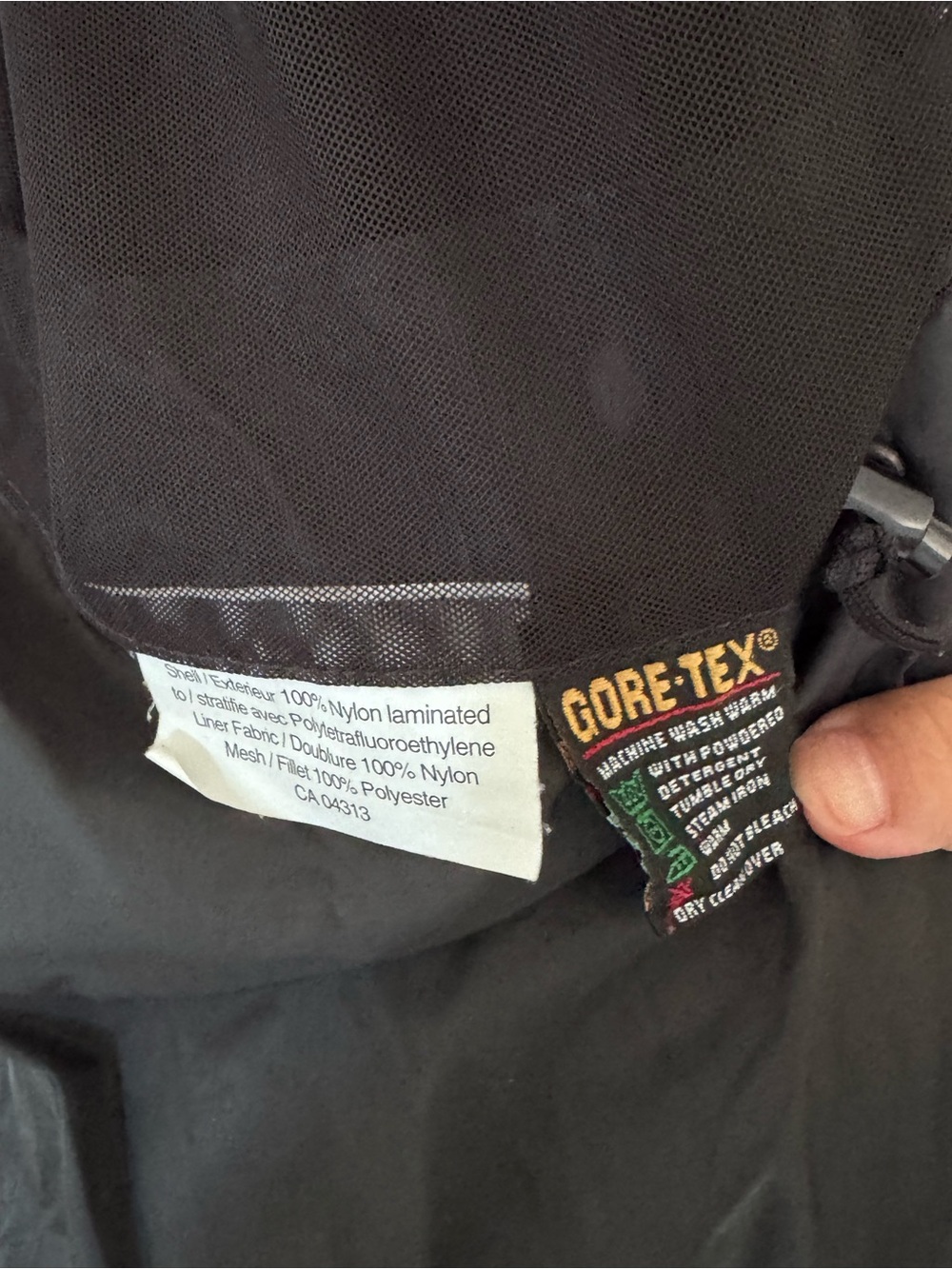 Taiga Women’s Black Goretex Waterproof Rain Jacket w/ Retro Purple Zipper Tags - Picture 5 of 10